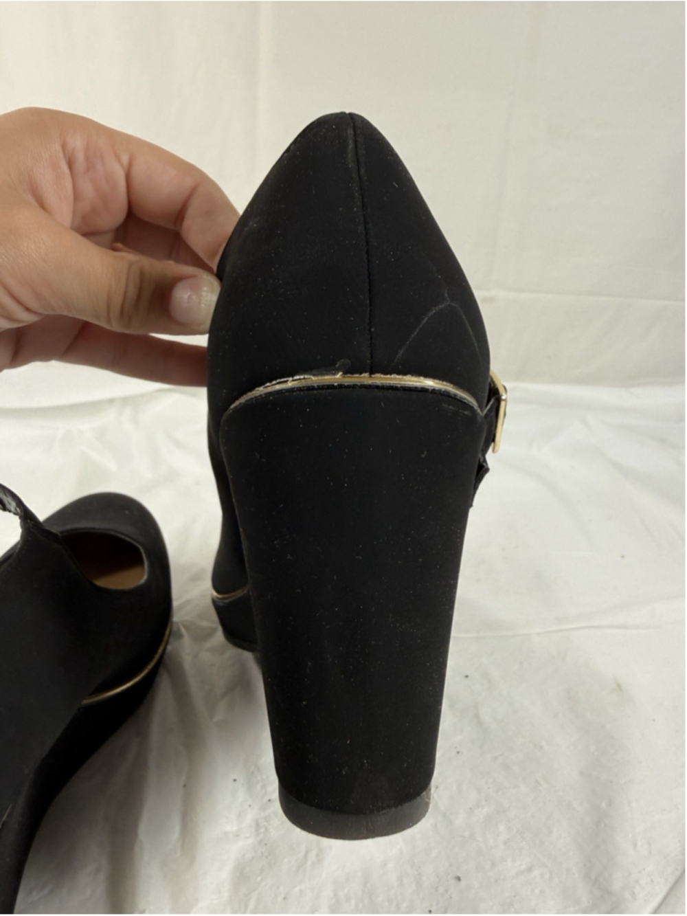 Andiamo Women's pumps wedge Shoes Suede Faux Black Gold Size 9.5M - Picture 13 of 15